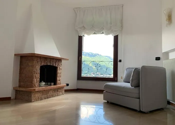 La Finestra Sul Di * Como